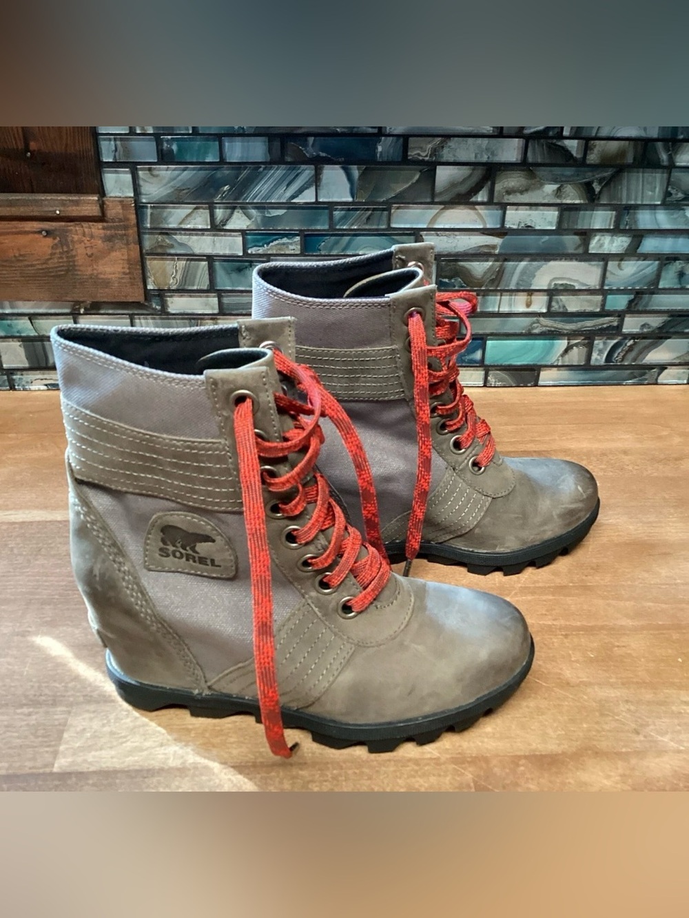 Sorel Lexie Wedge Women’s Size 6.5 Boots Shoes Hidden Wedge Grey NL3046-051 Hike